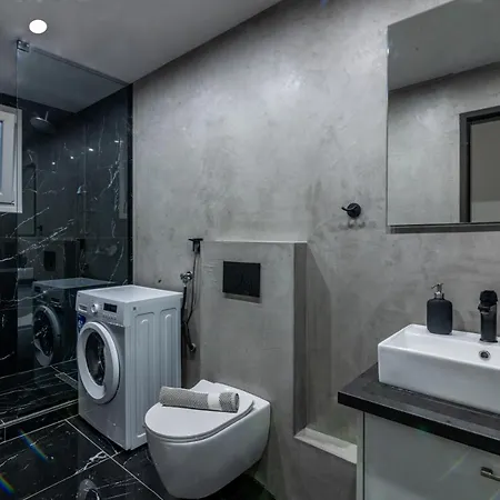 Luxury Downtown α3 Апартаменти *