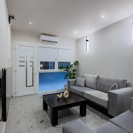 Luxury Downtown α3 Apartment *
