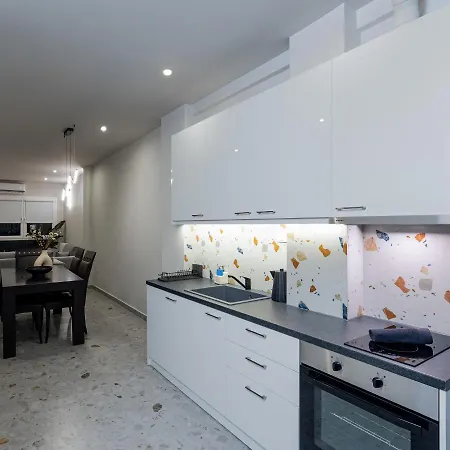 Luxury Downtown α3 Apartment *
